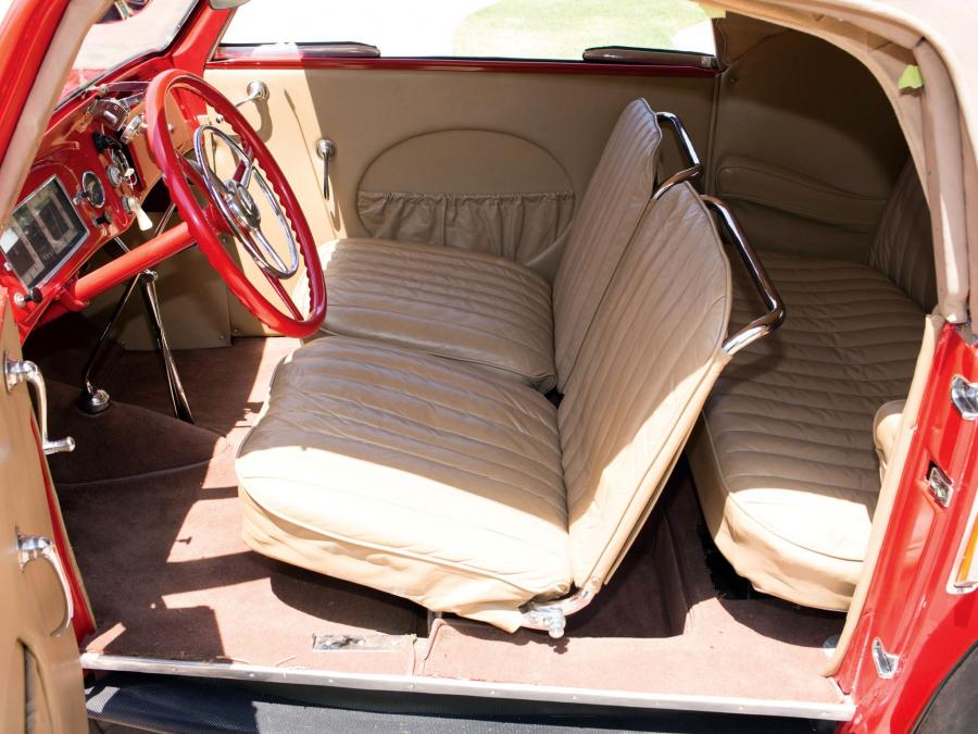Интерьер Steyr 220 Cabriolet 1937 года  (фото 2 из 16)